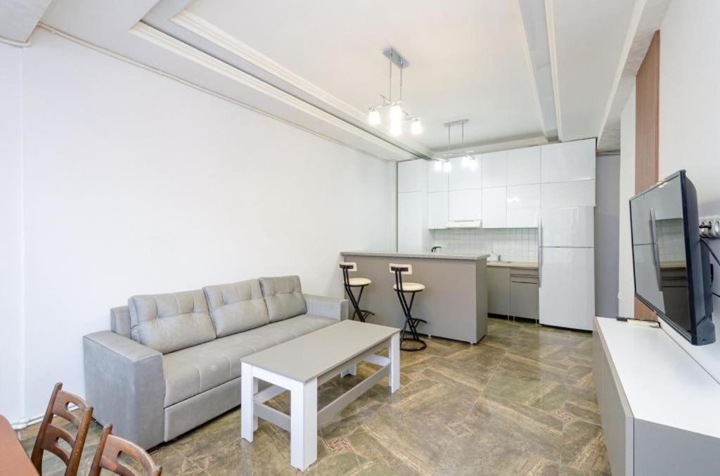 Apartment 33/13 New Building In The Center Of The Capital