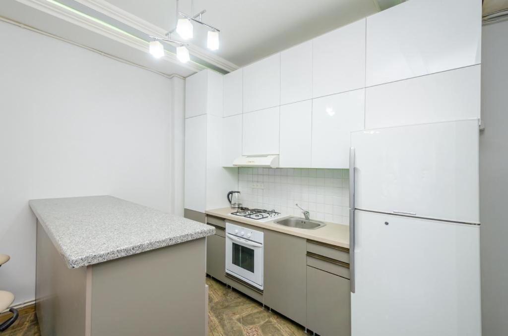 33/13 New Building In The Center Of The Capital Apartment