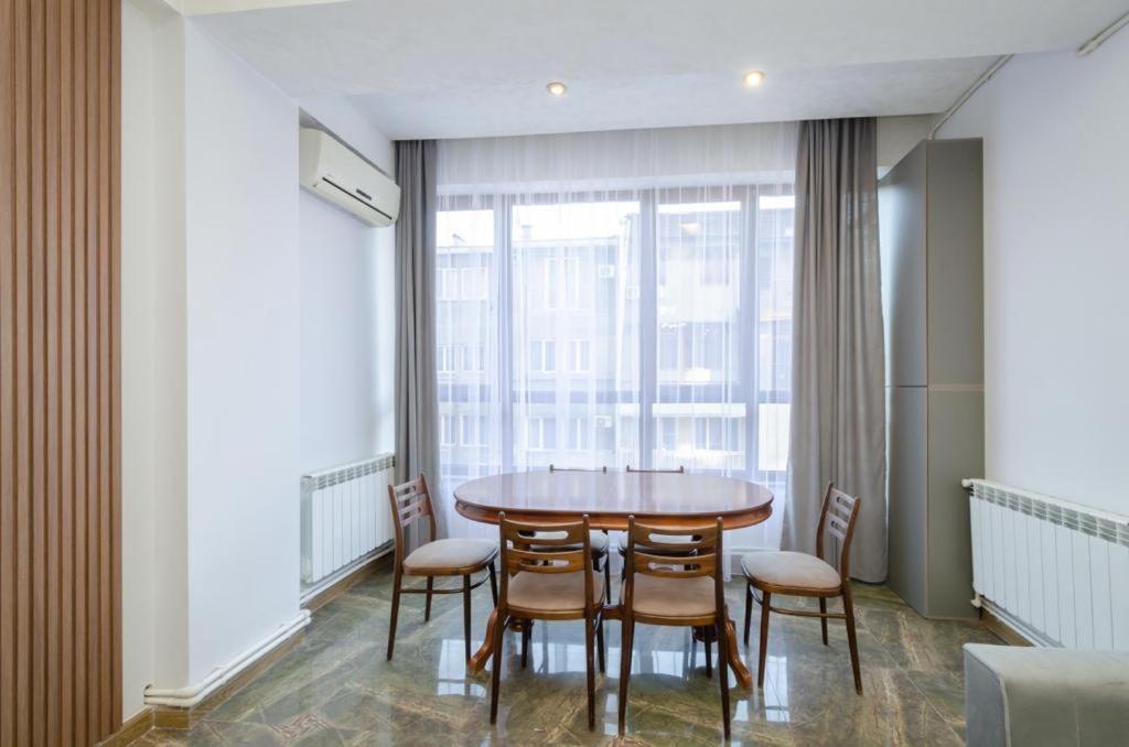 33/13 New Building In The Center Of The Capital Erivan